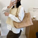 HB7884 Handbag - Image 6