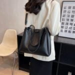 HB8086 Handbag - Image 3